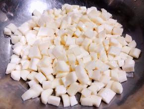 处理好的山药沥干水份备用