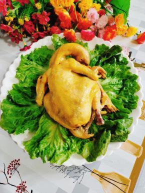 盐焗鸡就做好了，好香啊！