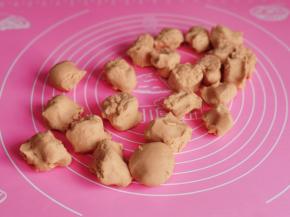 面团分成等份小面团。