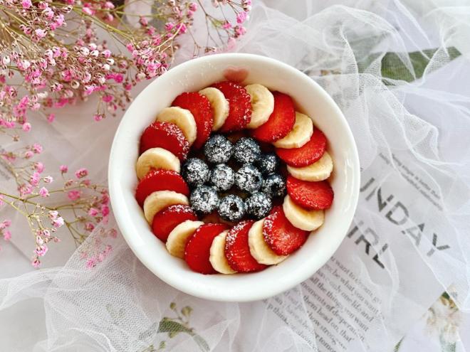 百吃不厌的低脂餐，花生酱水果燕麦粥