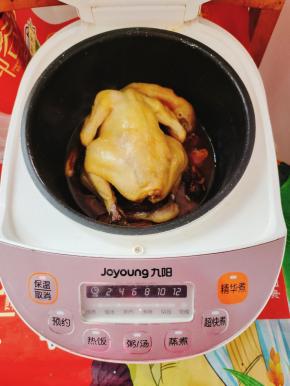 电饭煲跳至保温键后，再次按下煮饭键即可！（也就是说全程按两次煮饭键！）