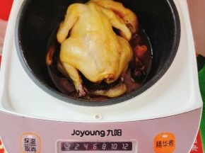 电饭煲跳至保温键后，再次按下煮饭键即可！（也就是说全程按两次煮饭键！）