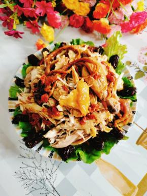 淋上电饭煲里面剩余的汤汁儿即可食用！哇塞塞，真是太美味了！