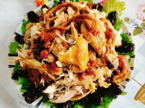 淋上电饭煲里面剩余的汤汁儿即可食用！哇塞塞，真是太美味了！