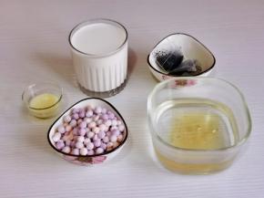 准备食材，吉利丁片提前冷水泡软。