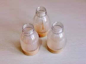 倒入瓶中，放入冰箱冷藏至凝固。