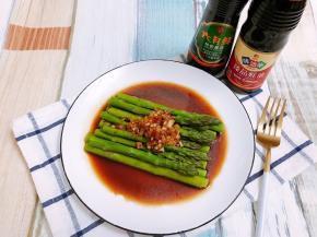 蒜蓉蚝油淋芦笋完成