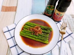 蒜蓉蚝油淋芦笋完成