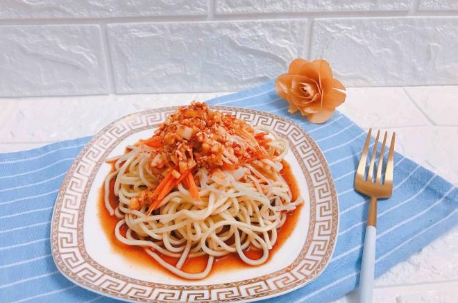 麻辣鸡丝凉面