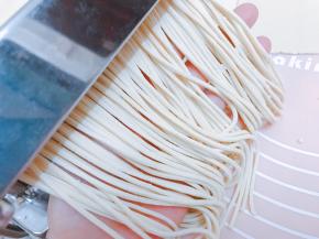 我是自己做的碱水面