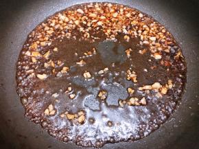 煮开后关火淋在芦笋上