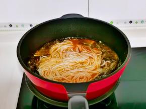 加入煮熟的螺狮粉再次烧开。