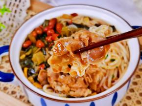 大口吃肉，营养均衡。