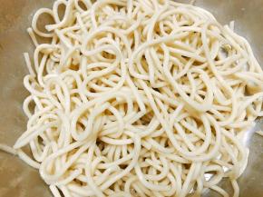 淋上熟油抖散抖凉不粘黏