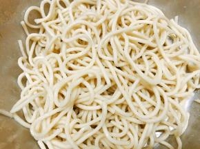 淋上熟油抖散抖凉不粘黏