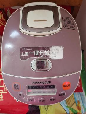 插上电源，盖上盖子，按煮饭键！