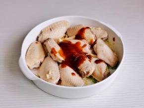 再加入黑胡椒酱。