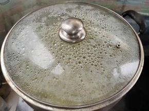 盖上盖子，大火蒸6分钟即可！