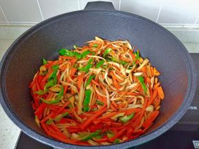 翻炒均匀即可出锅。