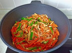 翻炒均匀即可出锅。