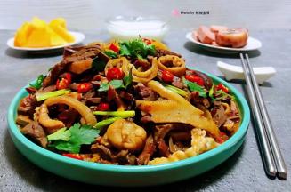 搭配香肠、猪头肉、牛奶、水果一起吃太棒了