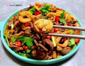 羊杂中的羊小肠入口香浓可口让人回味无穷