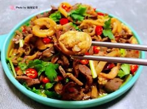 羊杂中的羊小肠入口香浓可口让人回味无穷