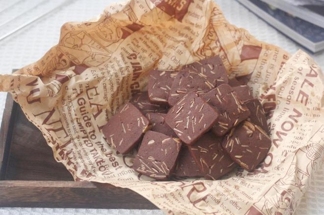 简单快手的酥脆可可杏仁切片曲奇