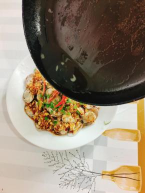 淋上热油即可食用！