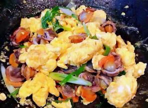 炒至食材完全入味即可出锅享用