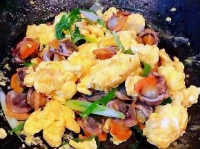 炒至食材完全入味即可出锅享用