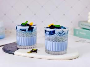 装饰块芒果肉，薄荷叶。