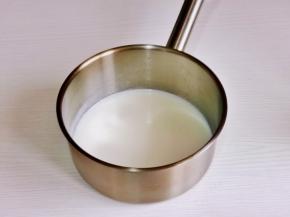 小火加热至融化。