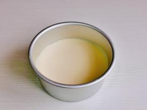 过细筛模具中。