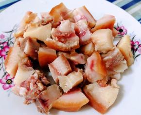 猪头肉切成大小均匀小块状