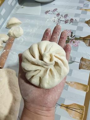 一个漂亮的包子就做好了！真正的是皮薄馅大！