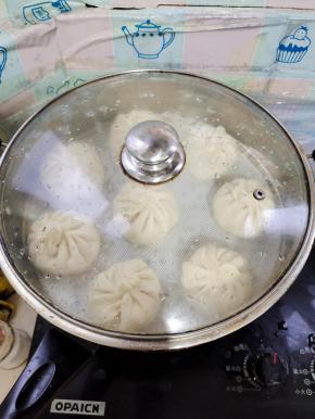 开锅后，上锅大火蒸10分钟！（豆腐是熟的，皮也很薄，所以蒸10分钟足够了！）