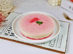 取出脱模，撒上饼干碎，装饰一块饼干薄荷叶。