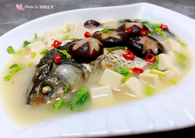 香菇鲫鱼豆腐汤