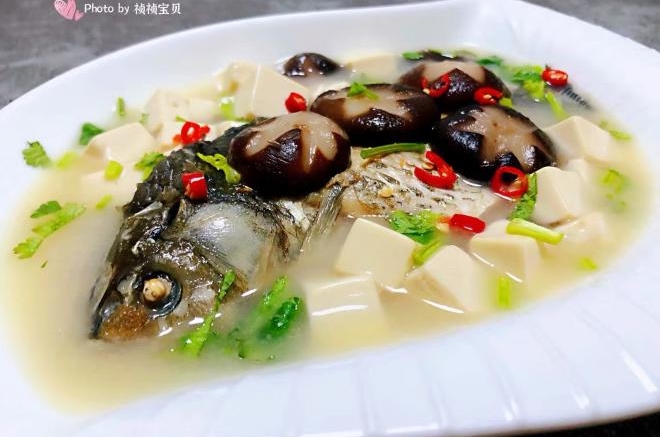 香菇鲫鱼豆腐汤