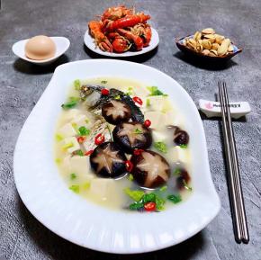 香菇鲫鱼豆腐汤营养价值超级丰富经常食用对身体有益