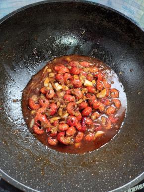 小火慢烧5分钟左右，再中火收汁儿！