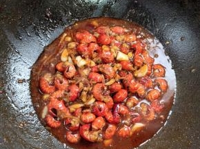 小火慢烧5分钟左右，再中火收汁儿！