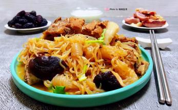 香菇魔芋炖排骨是一道营养价值非常丰富的美味佳肴