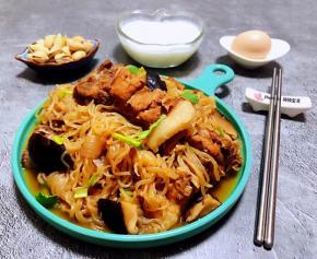 坚果、牛奶、鸡蛋都是每天比不可少的营养成分