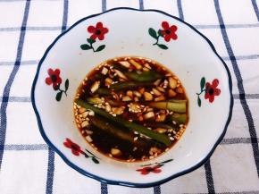 加入2勺温开水拌匀