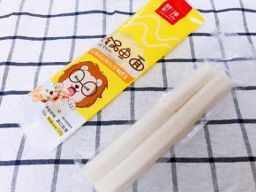 取出鲜逢火锅鱼面搓一搓