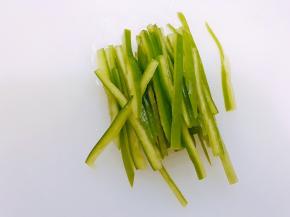 青椒去籽切成丝