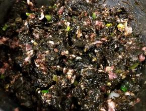 顺时针搅拌均匀入味即可满屋飘着鲜鲜的味道