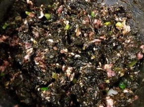 顺时针搅拌均匀入味即可满屋飘着鲜鲜的味道